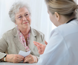 Для пациентов старше 60 лет на постоянной основе действует скидка в 10% на на лечение и удаление зубов.